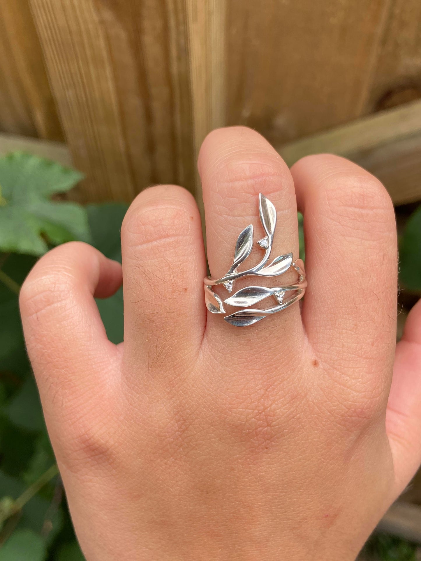 Foliole of peace ring